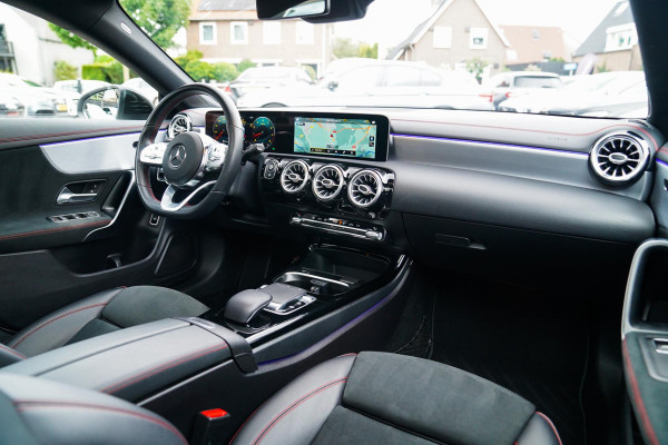 Mercedes-Benz CLA-Klasse 220 Premium Plus | Pano | Achterruitrijcamera | Sfeerverlichting