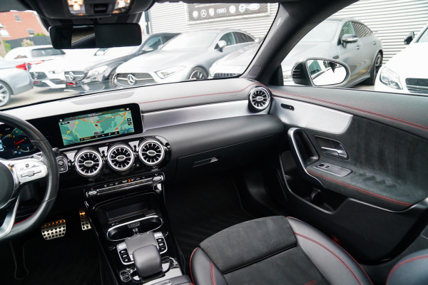 Mercedes-Benz CLA-Klasse 220 Premium Plus | Pano | Achterruitrijcamera | Sfeerverlichting