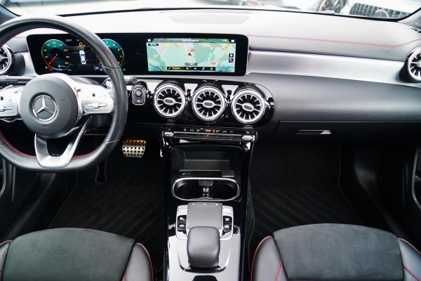 Mercedes-Benz CLA-Klasse 220 Premium Plus | Pano | Achterruitrijcamera | Sfeerverlichting