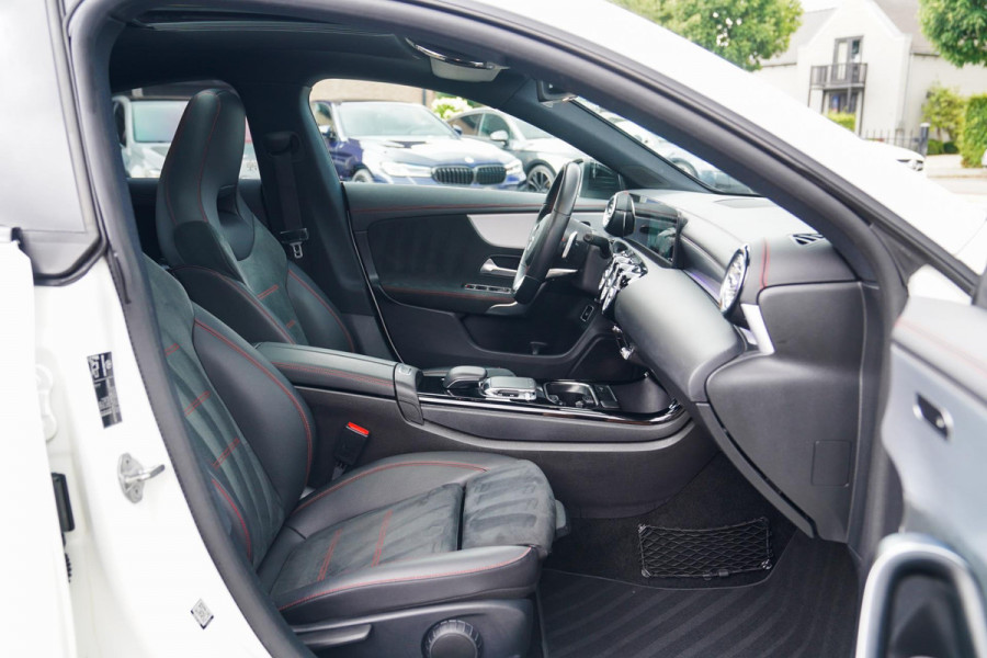 Mercedes-Benz CLA-Klasse 220 Premium Plus | Pano | Achterruitrijcamera | Sfeerverlichting