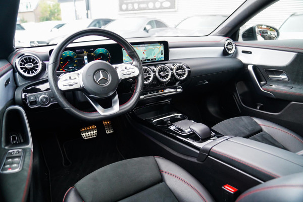Mercedes-Benz CLA-Klasse 220 Premium Plus | Pano | Achterruitrijcamera | Sfeerverlichting