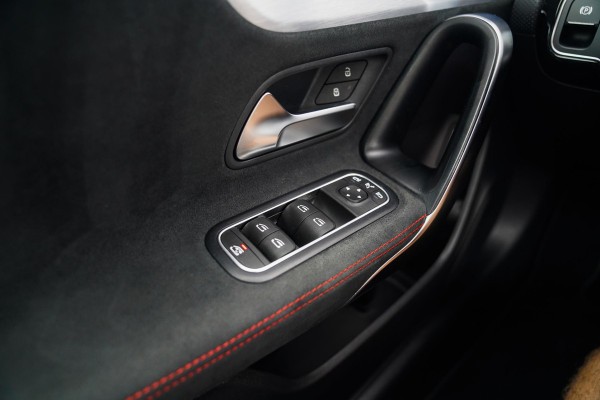 Mercedes-Benz CLA-Klasse 220 Premium Plus | Pano | Achterruitrijcamera | Sfeerverlichting