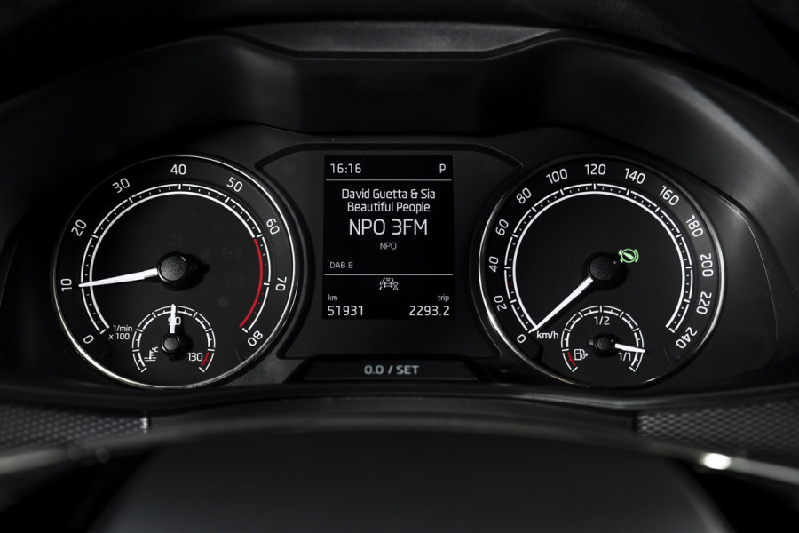 Škoda Kamiq 1.0 TSI 110 PK Ambition - DSG Automaat | Cruise | Stoelverw. | Camera+PDC | App.Connect | Auto.Airco | LM 16" | 4259