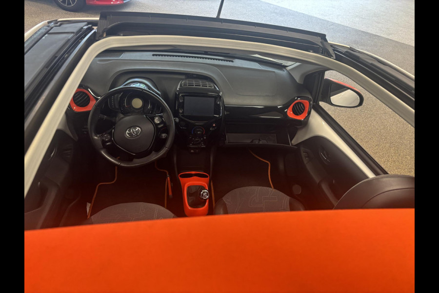 Toyota Aygo 1.0 VVT-i X-OTIC CABRIOLET 30.000 KM !! GARANTIE TOT 3-2029! LEDER.CARPLAY NAVI.AIRCO.LMV CAMERA !
