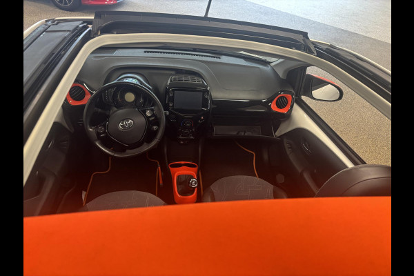 Toyota Aygo 1.0 VVT-i X-OTIC CABRIOLET 30.000 KM !! GARANTIE TOT 3-2029! LEDER.CARPLAY NAVI.AIRCO.LMV CAMERA !