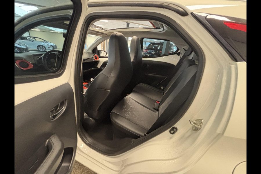 Toyota Aygo 1.0 VVT-i X-OTIC CABRIOLET 30.000 KM !! GARANTIE TOT 3-2029! LEDER.CARPLAY NAVI.AIRCO.LMV CAMERA !