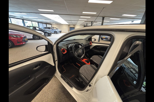 Toyota Aygo 1.0 VVT-i X-OTIC CABRIOLET 30.000 KM !! GARANTIE TOT 3-2029! LEDER.CARPLAY NAVI.AIRCO.LMV CAMERA !