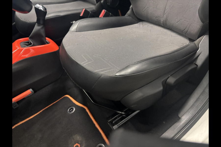 Toyota Aygo 1.0 VVT-i X-OTIC CABRIOLET 30.000 KM !! GARANTIE TOT 3-2029! LEDER.CARPLAY NAVI.AIRCO.LMV CAMERA !