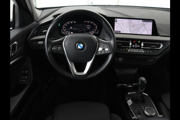 BMW 1-serie 118i Executive Edition | Sport Line | Carplay | Sportstoelen | Half leder | Live Cockpit | Climate control | Parkeerhulp | Cruise control | 'Storm Bay' Metallic