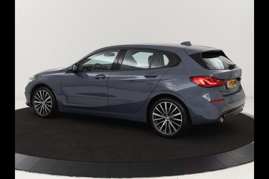 BMW 1-serie 118i Executive Edition | Sport Line | Carplay | Sportstoelen | Half leder | Live Cockpit | Climate control | Parkeerhulp | Cruise control | 'Storm Bay' Metallic