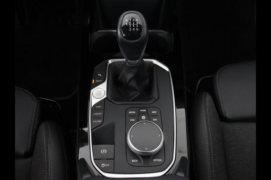 BMW 1-serie 118i Executive Edition | Sport Line | Carplay | Sportstoelen | Half leder | Live Cockpit | Climate control | Parkeerhulp | Cruise control | 'Storm Bay' Metallic