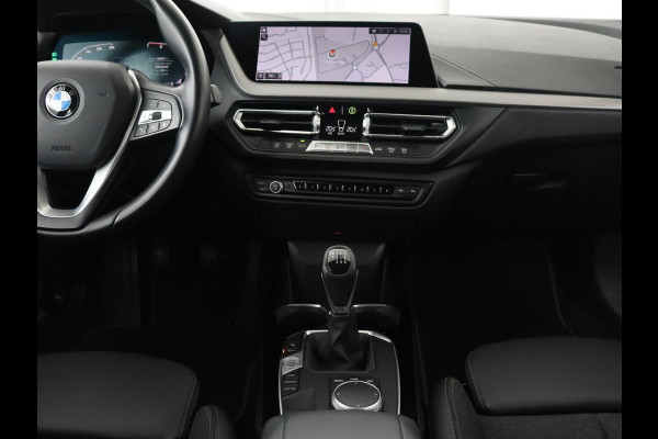 BMW 1-serie 118i Executive Edition | Sport Line | Carplay | Sportstoelen | Half leder | Live Cockpit | Climate control | Parkeerhulp | Cruise control | 'Storm Bay' Metallic