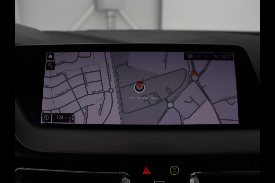 BMW 1-serie 118i Executive Edition | Sport Line | Carplay | Sportstoelen | Half leder | Live Cockpit | Climate control | Parkeerhulp | Cruise control | 'Storm Bay' Metallic
