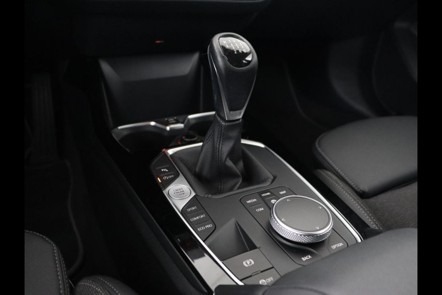 BMW 1-serie 118i Executive Edition | Sport Line | Carplay | Sportstoelen | Half leder | Live Cockpit | Climate control | Parkeerhulp | Cruise control | 'Storm Bay' Metallic