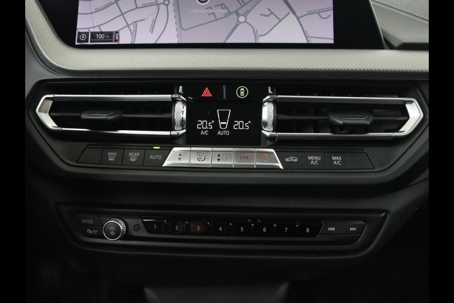 BMW 1-serie 118i Executive Edition | Sport Line | Carplay | Sportstoelen | Half leder | Live Cockpit | Climate control | Parkeerhulp | Cruise control | 'Storm Bay' Metallic