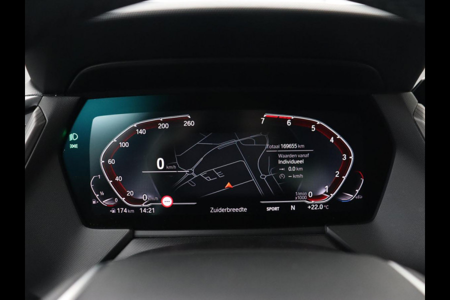 BMW 1-serie 118i Executive Edition | Sport Line | Carplay | Sportstoelen | Half leder | Live Cockpit | Climate control | Parkeerhulp | Cruise control | 'Storm Bay' Metallic