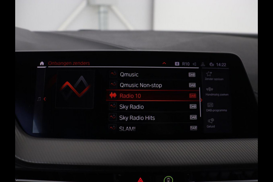 BMW 1-serie 118i Executive Edition | Sport Line | Carplay | Sportstoelen | Half leder | Live Cockpit | Climate control | Parkeerhulp | Cruise control | 'Storm Bay' Metallic