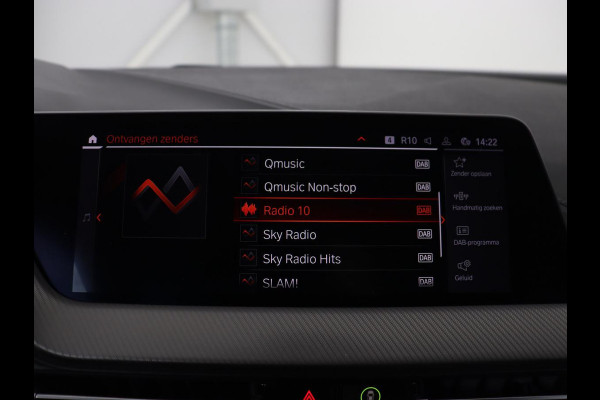 BMW 1-serie 118i Executive Edition | Sport Line | Carplay | Sportstoelen | Half leder | Live Cockpit | Climate control | Parkeerhulp | Cruise control | 'Storm Bay' Metallic