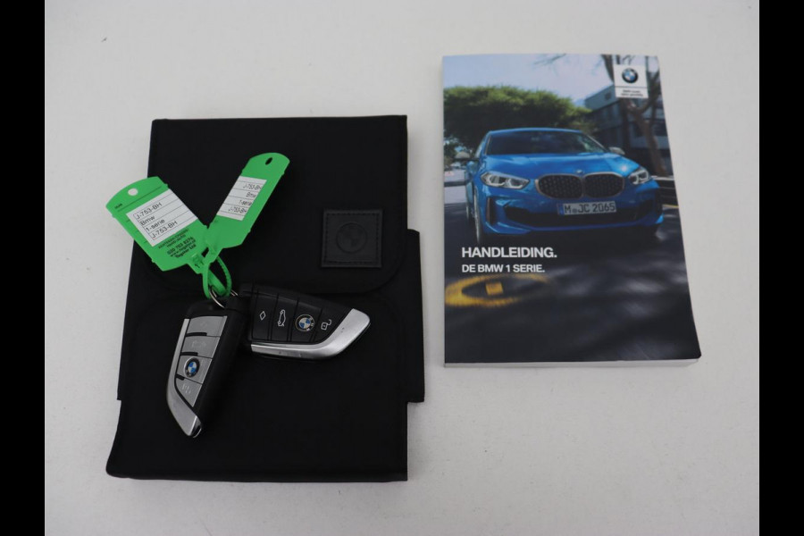 BMW 1-serie 118i Executive Edition | Sport Line | Carplay | Sportstoelen | Half leder | Live Cockpit | Climate control | Parkeerhulp | Cruise control | 'Storm Bay' Metallic