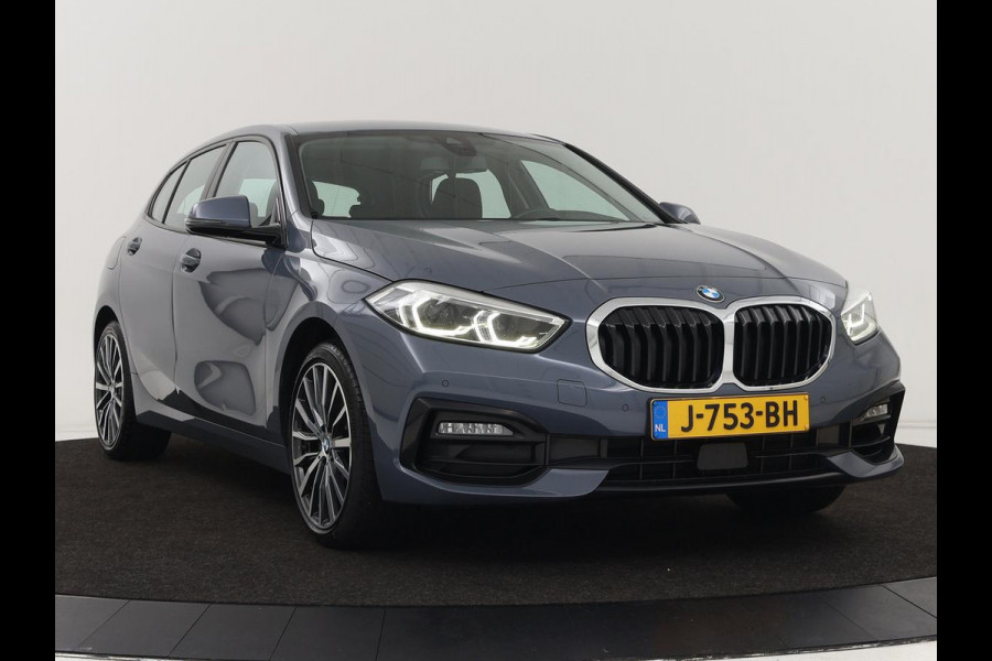 BMW 1-serie 118i Executive Edition | Sport Line | Carplay | Sportstoelen | Half leder | Live Cockpit | Climate control | Parkeerhulp | Cruise control | 'Storm Bay' Metallic