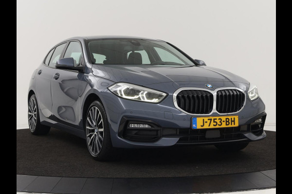 BMW 1-serie 118i Executive Edition | Sport Line | Carplay | Sportstoelen | Half leder | Live Cockpit | Climate control | Parkeerhulp | Cruise control | 'Storm Bay' Metallic