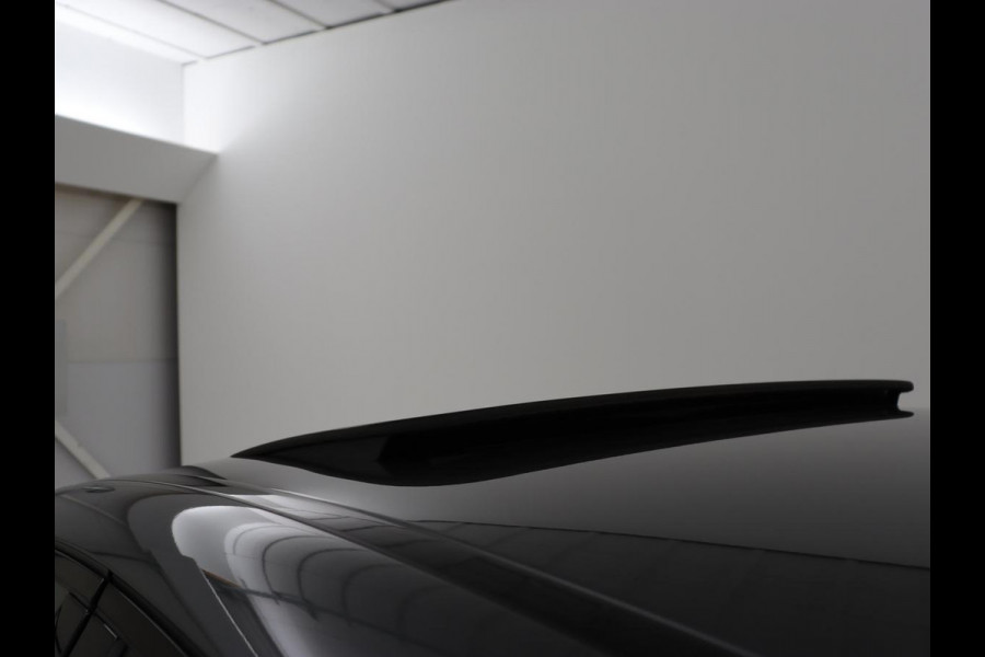 Mercedes-Benz GLC Coupé 300e 4Matic Business Solution AMG | Panoramadak | 360 Camera | Burmester Surround | Stoelverwarming | Trekhaak | Carplay | Matrix LED | Keyless | Leder/Alcantara