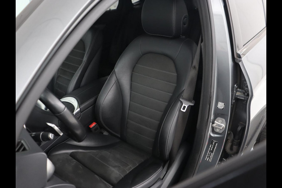 Mercedes-Benz GLC Coupé 300e 4Matic Business Solution AMG | Panoramadak | 360 Camera | Burmester Surround | Stoelverwarming | Trekhaak | Carplay | Matrix LED | Keyless | Leder/Alcantara