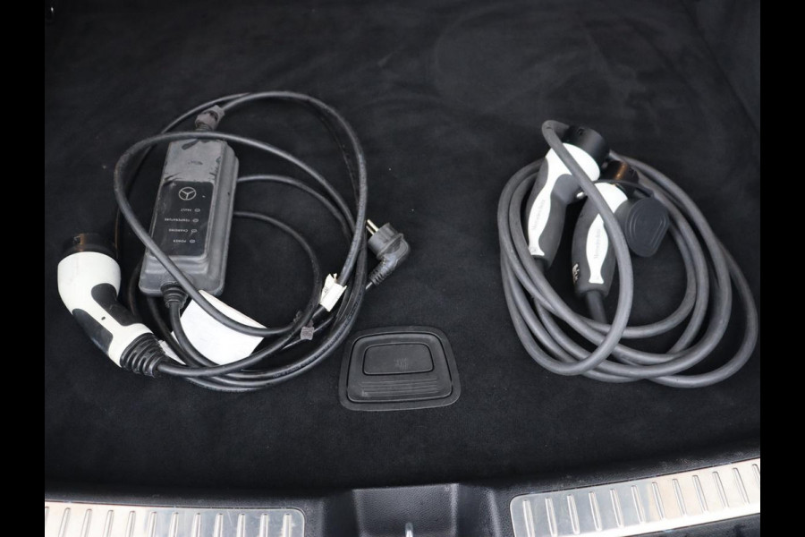 Mercedes-Benz GLC Coupé 300e 4Matic Business Solution AMG | Panoramadak | 360 Camera | Burmester Surround | Stoelverwarming | Trekhaak | Carplay | Matrix LED | Keyless | Leder/Alcantara