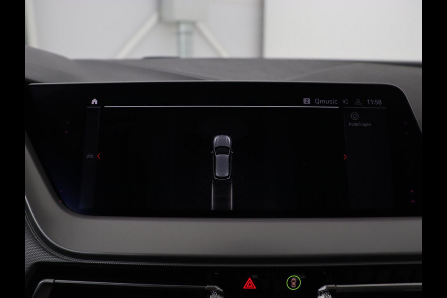 BMW 1-serie 118i Executive Edition | Carplay | Live Cockpit | Navigatie | Full LED | Climate control | Parkeerhulp | Cruise control