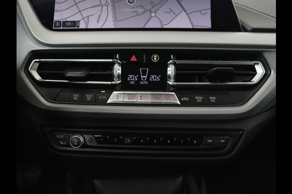 BMW 1-serie 118i Executive Edition | Carplay | Live Cockpit | Navigatie | Full LED | Climate control | Parkeerhulp | Cruise control