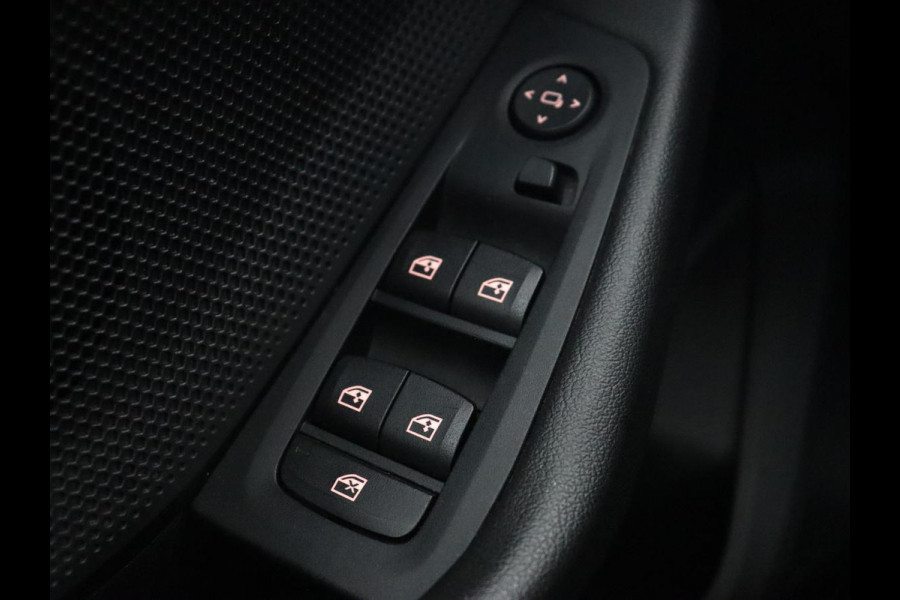 BMW 1-serie 118i Executive Edition | Carplay | Live Cockpit | Navigatie | Full LED | Climate control | Parkeerhulp | Cruise control