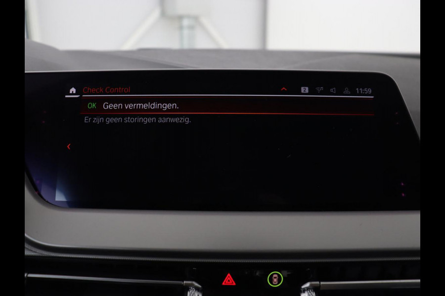 BMW 1-serie 118i Executive Edition | Carplay | Live Cockpit | Navigatie | Full LED | Climate control | Parkeerhulp | Cruise control
