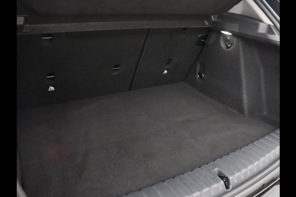BMW 1-serie 118i Executive Edition | Carplay | Live Cockpit | Navigatie | Full LED | Climate control | Parkeerhulp | Cruise control