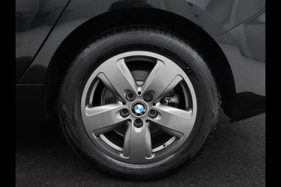 BMW 1-serie 118i Executive Edition | Carplay | Live Cockpit | Navigatie | Full LED | Climate control | Parkeerhulp | Cruise control