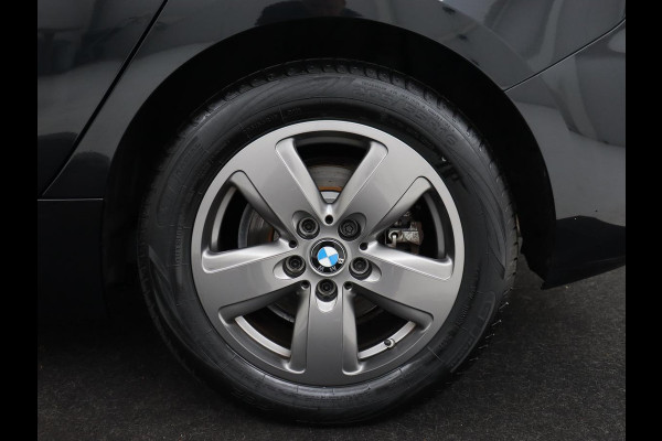 BMW 1-serie 118i Executive Edition | Carplay | Live Cockpit | Navigatie | Full LED | Climate control | Parkeerhulp | Cruise control