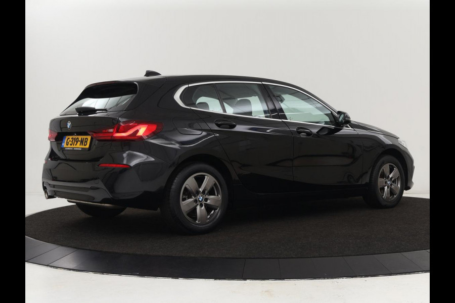 BMW 1-serie 118i Executive Edition | Carplay | Live Cockpit | Navigatie | Full LED | Climate control | Parkeerhulp | Cruise control