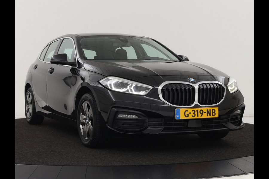 BMW 1-serie 118i Executive Edition | Carplay | Live Cockpit | Navigatie | Full LED | Climate control | Parkeerhulp | Cruise control