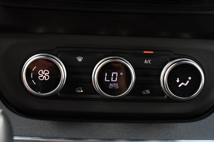 Renault Trafic 2.0 dCi 150 T30 L2H1 Luxe Black Edition Camera, Cruise, Carplay, 150pk, Clima, Automaat, Keyless, LED, Trekhaak, Uniek!