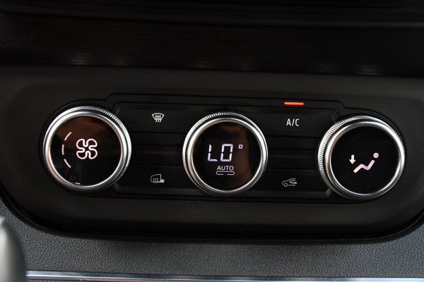 Renault Trafic 2.0 dCi 150 T30 L2H1 Luxe Black Edition Camera, Cruise, Carplay, 150pk, Clima, Automaat, Keyless, LED, Trekhaak, Uniek!