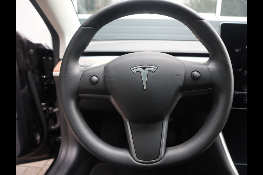 Tesla Model 3 Standard RWD Plus 60 kWh / AutoPilot