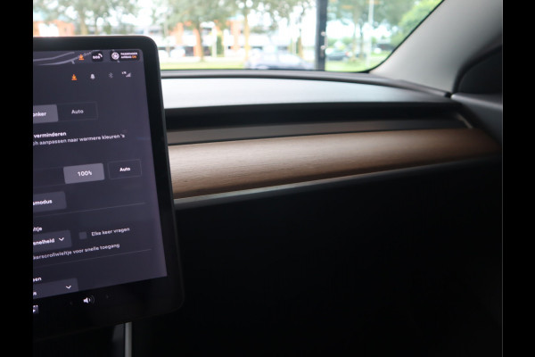 Tesla Model 3 Standard RWD Plus 60 kWh / AutoPilot