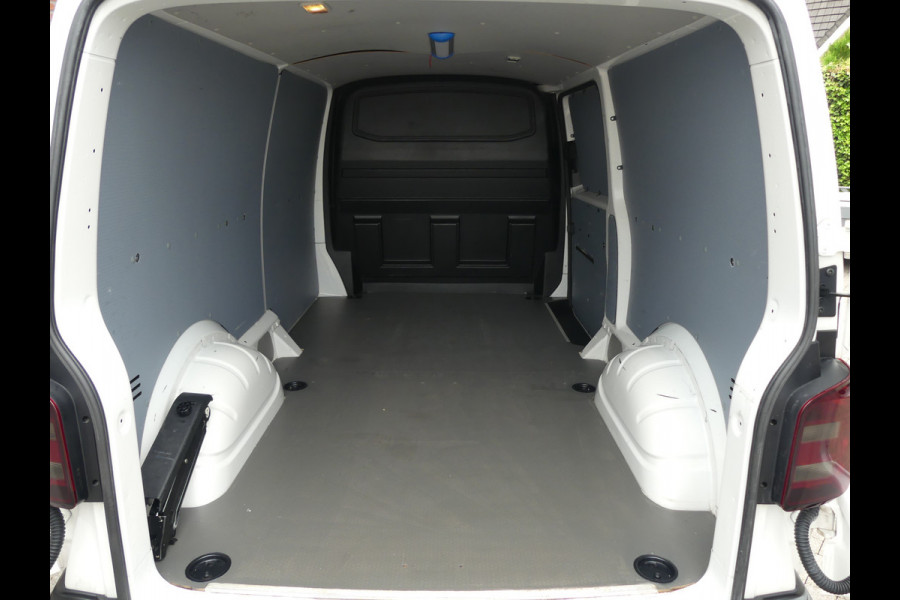 Volkswagen Transporter 2.0 TDI L2 102PK Airco/Trekhaak/PDC