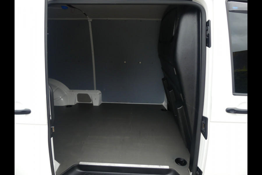 Volkswagen Transporter 2.0 TDI L2 102PK Airco/Trekhaak/PDC