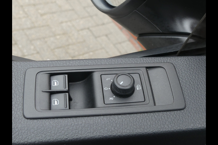 Volkswagen Transporter 2.0 TDI L2 102PK Airco/Trekhaak/PDC