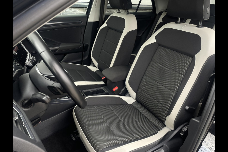 Volkswagen T-Roc 1.5 TSI Sport | LED | Trekhaak | Carplay | Camera | PDC