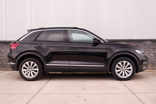 Volkswagen T-Roc 1.5 TSI Sport | LED | Trekhaak | Carplay | Camera | PDC
