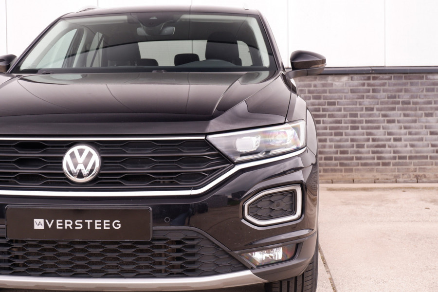 Volkswagen T-Roc 1.5 TSI Sport | LED | Trekhaak | Carplay | Camera | PDC