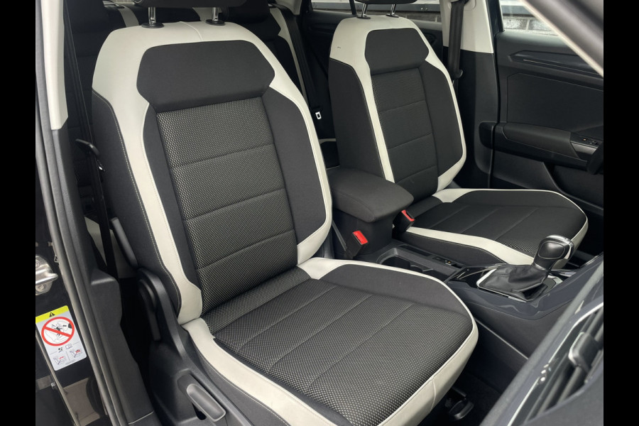 Volkswagen T-Roc 1.5 TSI Sport | LED | Trekhaak | Carplay | Camera | PDC