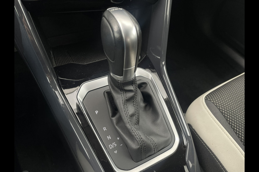 Volkswagen T-Roc 1.5 TSI Sport | LED | Trekhaak | Carplay | Camera | PDC
