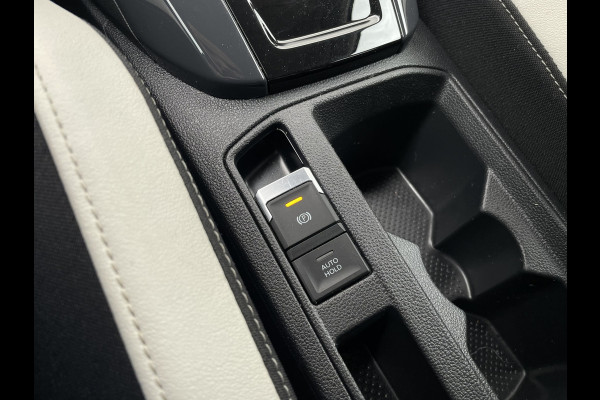 Volkswagen T-Roc 1.5 TSI Sport | LED | Trekhaak | Carplay | Camera | PDC